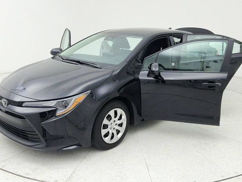 Used 2025 Toyota Corolla LE FWD image 10
