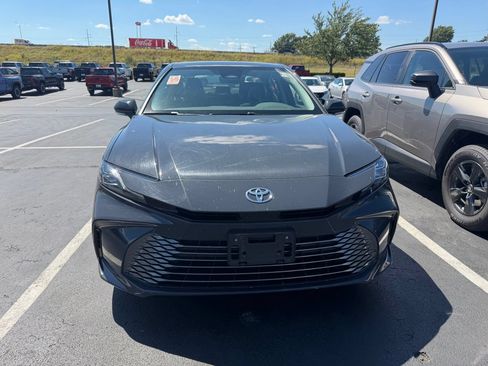 Used 2026 Toyota Camry XLE FWD image 2