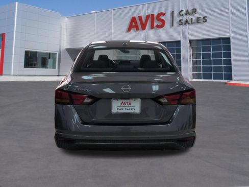 Used 2025 Nissan Altima 2.5 SV FWD image 7