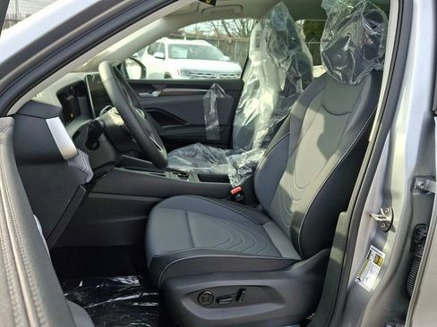 New 2026 Volkswagen Tiguan SE image 9