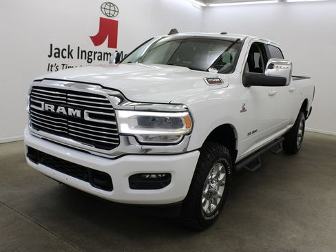 Used 2024 RAM 2500 Laramie AWD/4WD image 2
