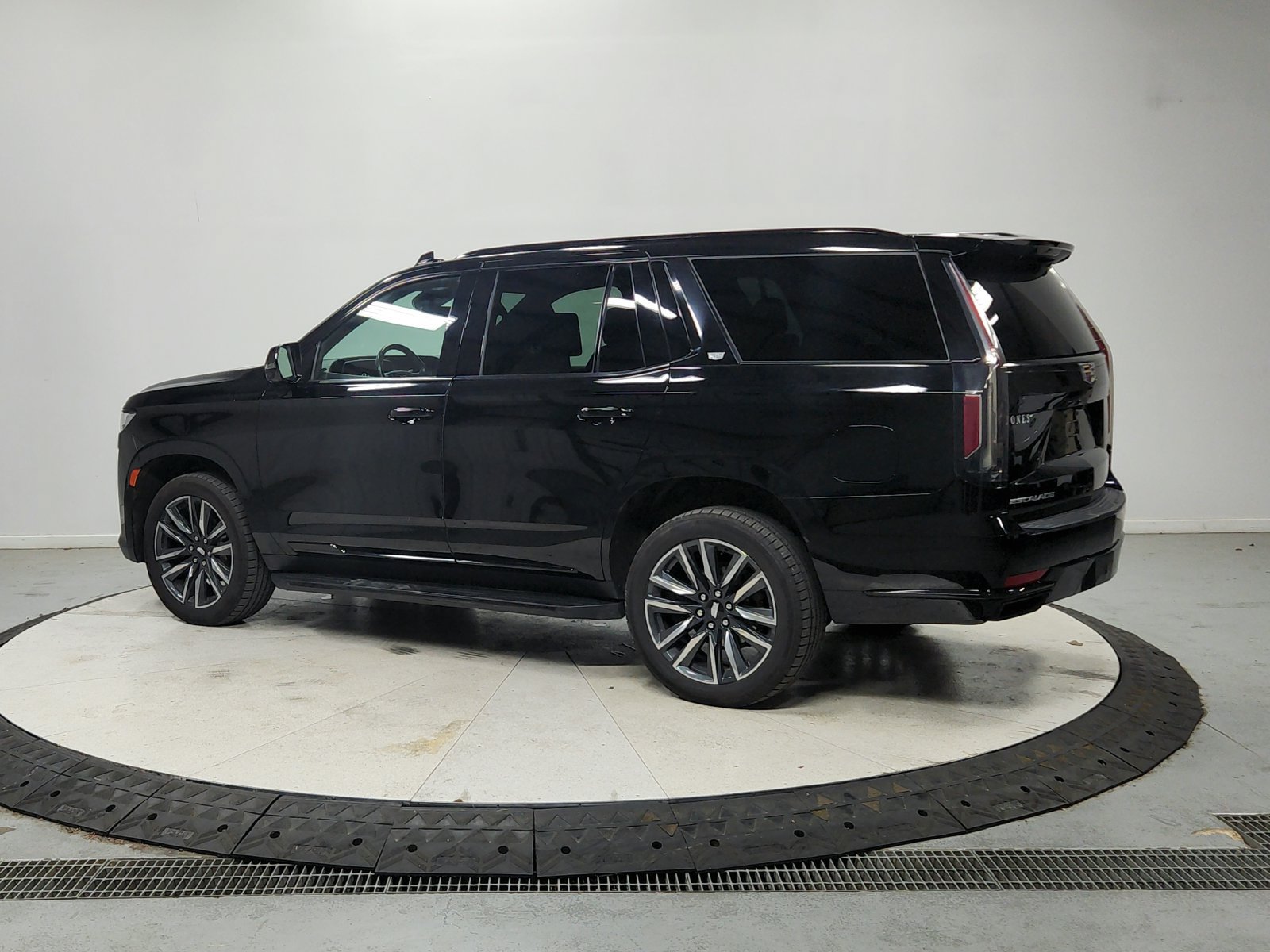 Used 2023 Cadillac Escalade Sport AWD/4WD image 6