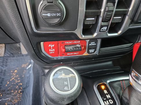 Used 2021 Jeep Wrangler Unlimited Rubicon w/ Cold Weather Group AWD/4WD image 28