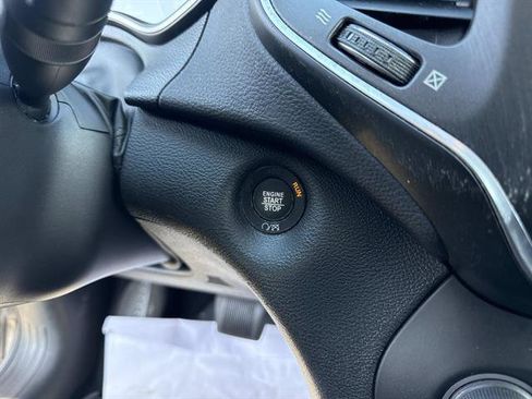 Used 2021 Jeep Cherokee Trailhawk w/ Comfort/Convenience Group image 25