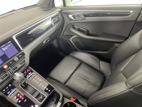 Used 2022 Porsche Macan w/ Premium Package Plus image 11