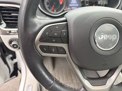 Used 2020 Jeep Cherokee Limited w/ Technology Group FWD image 19