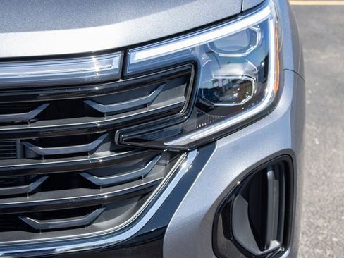 Used 2024 Volkswagen Atlas Cross Sport SE image 11