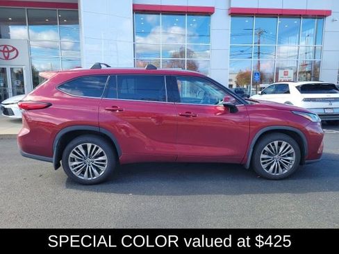 Certified 2022 Toyota Highlander Platinum image 2