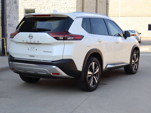 Used 2023 Nissan Rogue Platinum w/ Platinum Premium Package FWD image 3