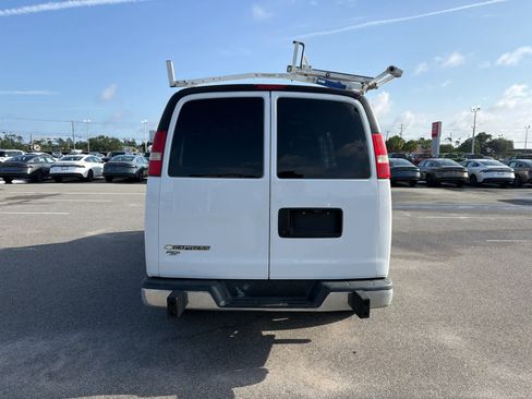Used 2019 Chevrolet Express 2500 w/ Driver Convenience Package RWD image 4