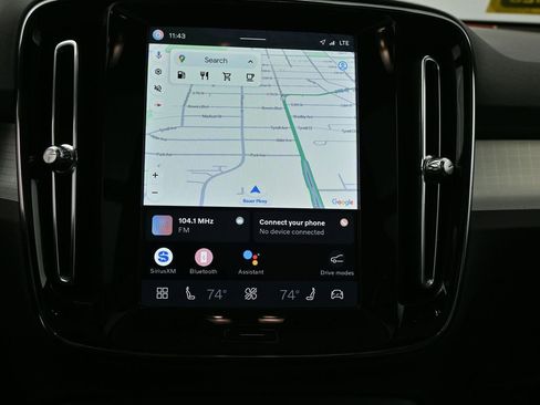 Used 2025 Volvo XC40 B5 Core image 23