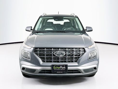 Used 2023 Hyundai Venue SEL image 2