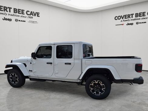 New 2026 Jeep Gladiator Sahara image 6