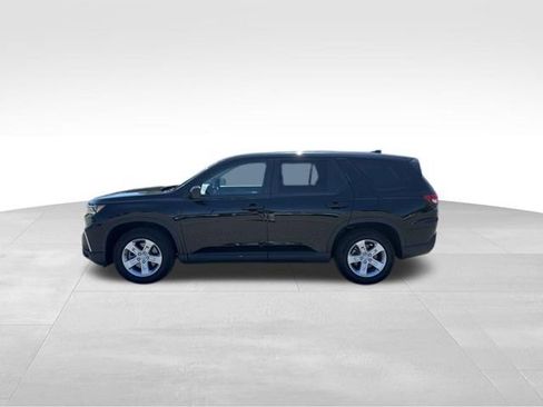 Used 2023 Honda Pilot LX image 5