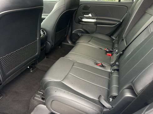 Used 2024 Mercedes-Benz EQB 300 4MATIC image 11