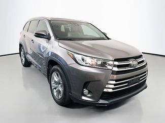 Used 2018 Toyota Highlander Limited Platinum AWD/4WD video 1