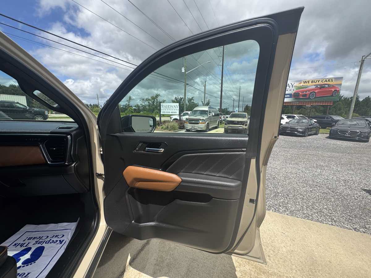 Used 2024 GMC Canyon AT4 w/ Technology Package AWD/4WD image 32
