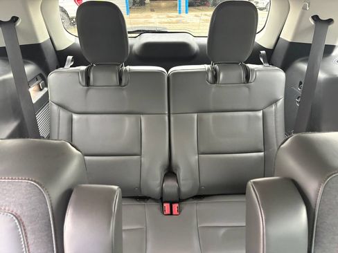 Used 2025 Ford Explorer Active w/ Active Comfort Package RWD image 14