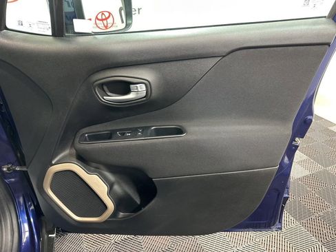 Used 2016 Jeep Renegade Latitude w/ Cold Weather Group image 11