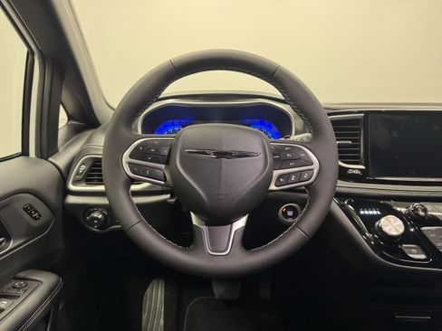 New 2026 Chrysler Pacifica Select FWD image 20