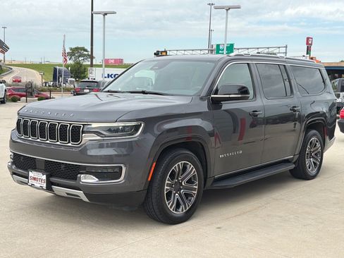 Used 2023 Jeep Wagoneer L Series II AWD/4WD image 4