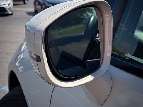 Used 2021 Chrysler Pacifica Touring-L w/ Premium & Safety Sphere Group FWD image 4