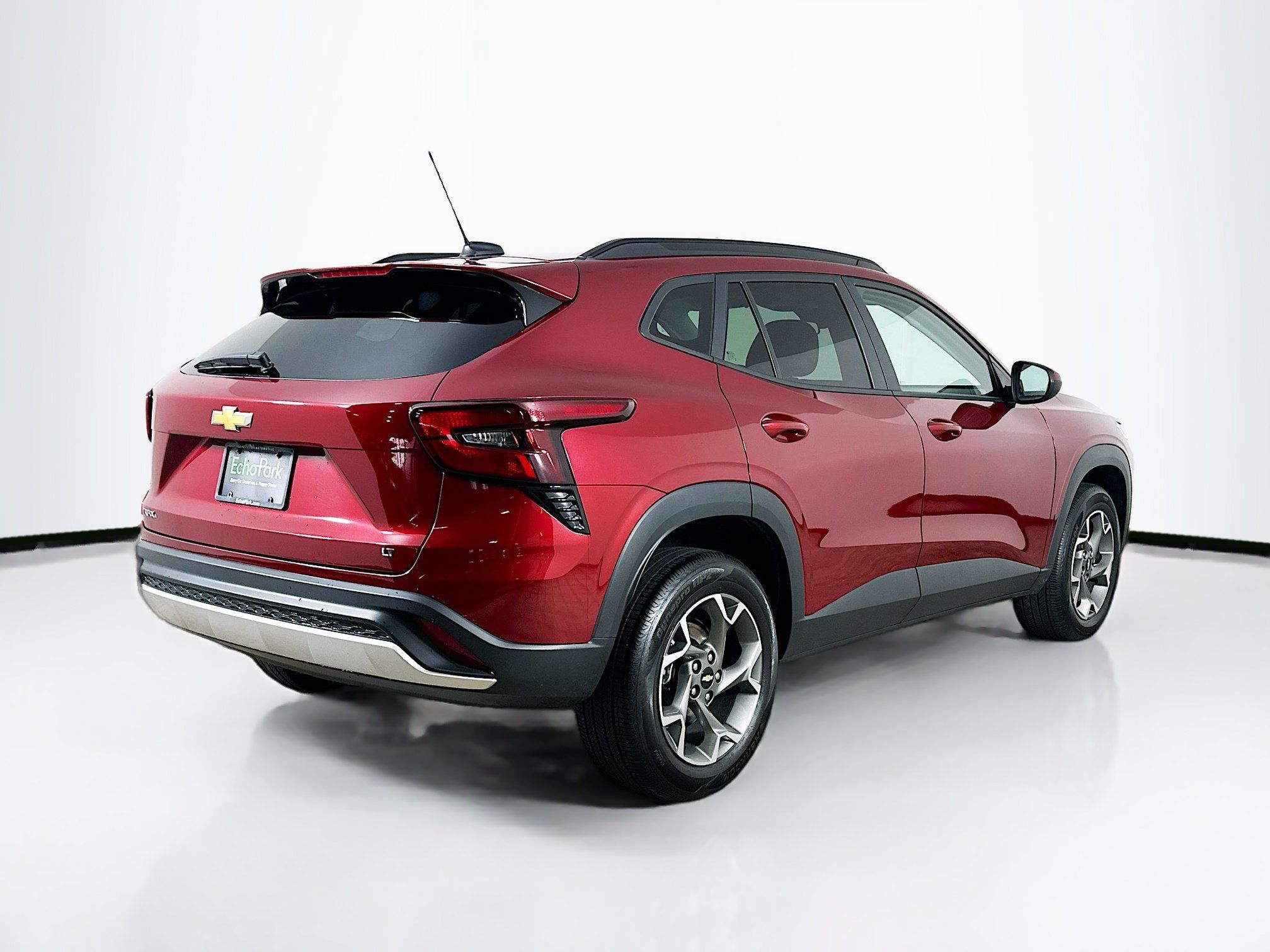Used 2025 Chevrolet Trax LT FWD image 9
