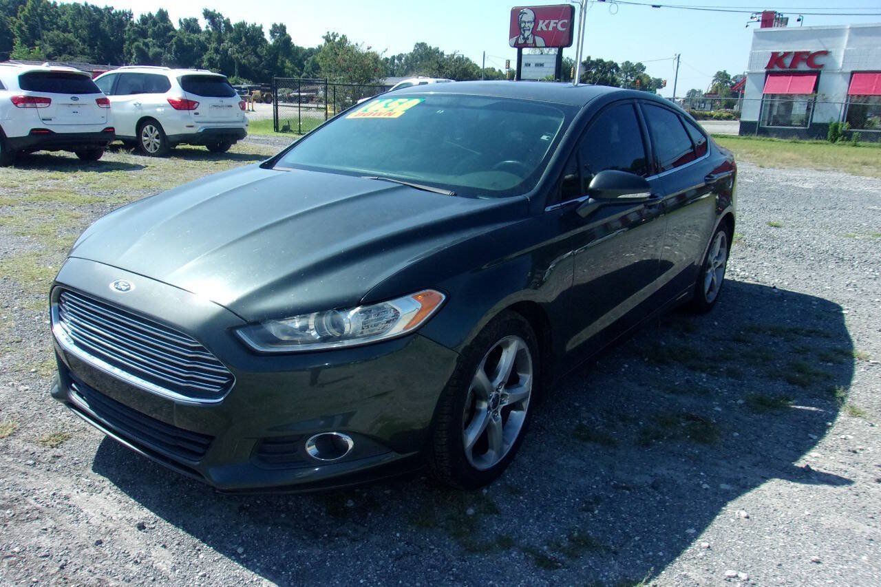 Used 2015 Ford Fusion SE w/ Equipment Group 201A FWD image 3