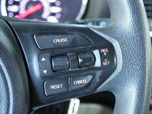 Used 2018 Kia Sedona L image 14