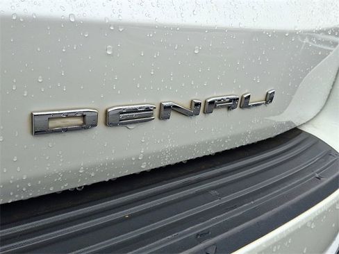 Used 2023 GMC Yukon Denali image 34