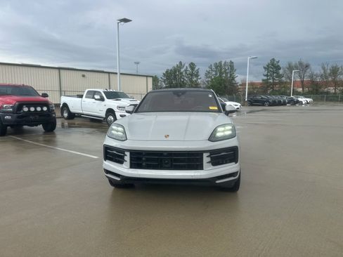 Used 2024 Porsche Cayenne Coupe image 2