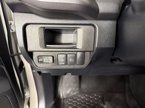 Used 2019 Toyota Tacoma TRD Off-Road AWD/4WD image 15