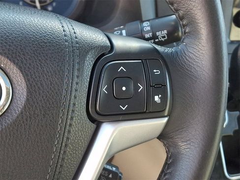 Used 2017 Toyota Sienna XLE Premium image 25