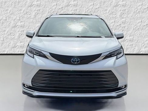 Used 2022 Toyota Sienna Limited FWD image 8