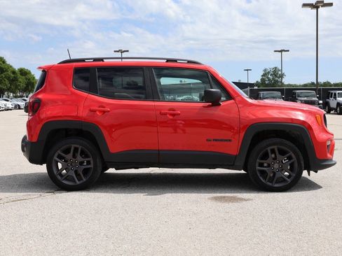Used 2021 Jeep Renegade Latitude w/ Luxury Group II AWD/4WD image 7