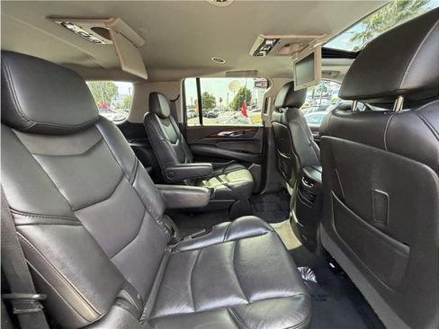 Used 2019 Cadillac Escalade ESV Premium Luxury RWD image 30