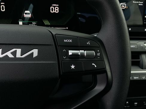 Used 2025 Kia K4 LXS image 35