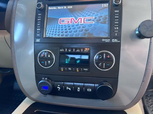 Used 2014 GMC Sierra 2500 SLT w/ SLT Convenience Package image 30