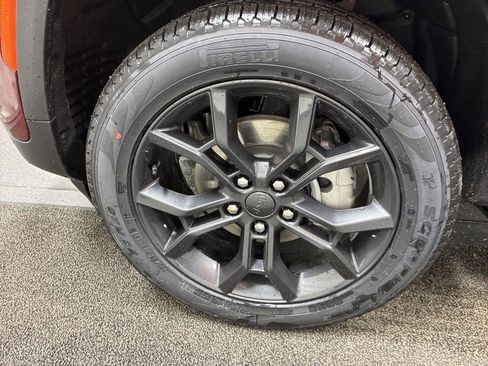 New 2025 Jeep Grand Cherokee Limited image 8