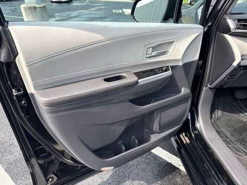 Used 2023 Toyota Sienna XLE FWD image 12