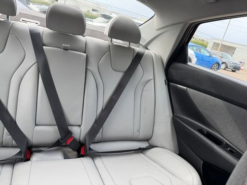 Used 2025 Hyundai Elantra Limited image 37