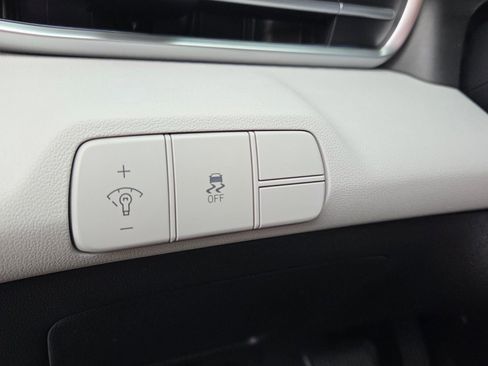 New 2026 Hyundai Elantra Limited FWD image 25