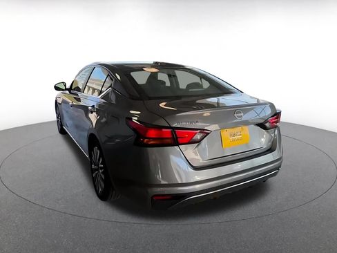 Used 2025 Nissan Altima 2.5 SV FWD image 11