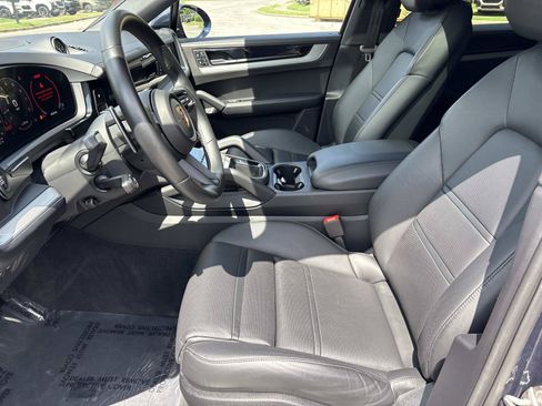 Used 2024 Porsche Cayenne Coupe AWD/4WD image 15