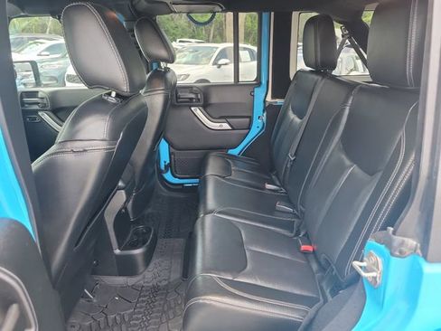 Used 2017 Jeep Wrangler Unlimited Sahara w/ Trailer Tow Group AWD/4WD image 11