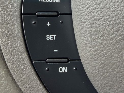 Used 2008 Lincoln Town Car Signature Limited RWD image 22