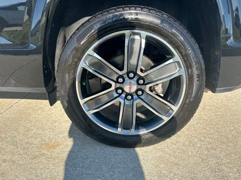 Used 2019 GMC Acadia Denali w/ Technology Package FWD image 42