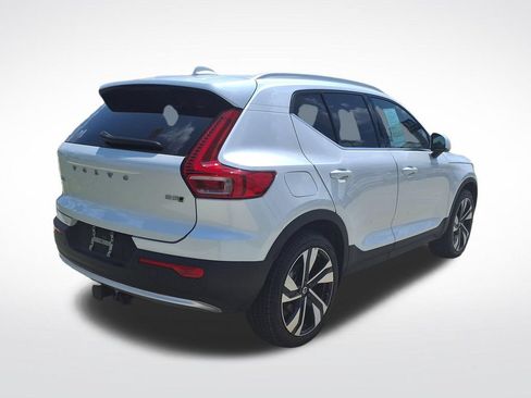 Certified 2024 Volvo XC40 B5 Plus AWD/4WD image 8