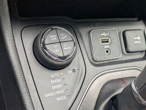 Used 2020 Jeep Cherokee Trailhawk w/ Cold Weather Group image 22