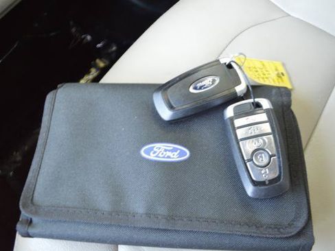 Used 2018 Ford Explorer XLT w/ Equipment Group 202A FWD image 21